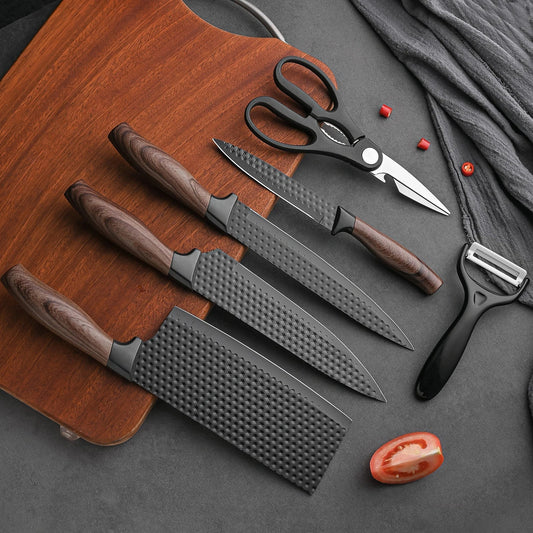 Set 6 Piese pentru Bucătărie – 4 Cuțite cu Lame Negre Texturate, Foarfecă și Curățător